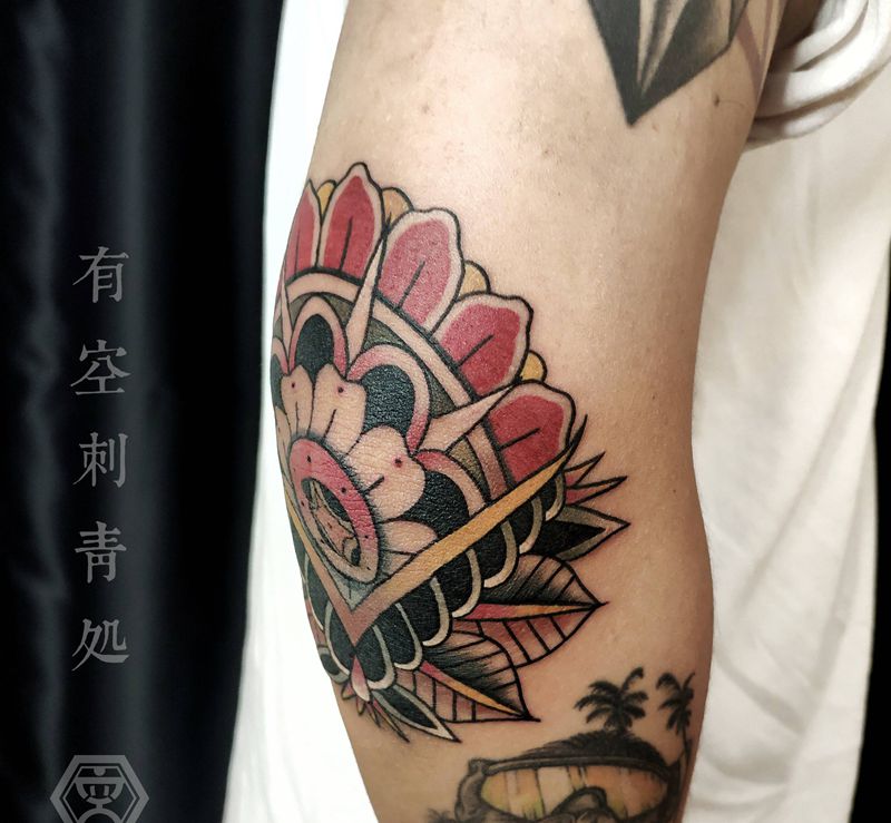 曼陀罗纹身图片_手臂Old School纹身图案