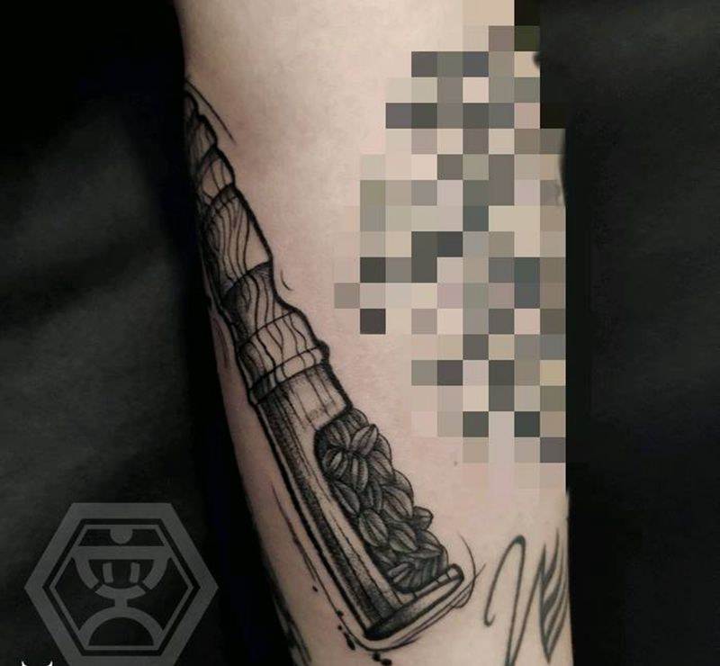 咖啡采样勺纹身图片_手臂点刺纹身图案