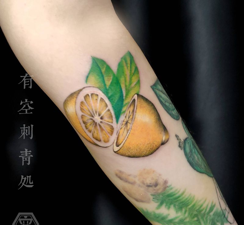 柠檬纹身图片_手臂水彩纹身图案