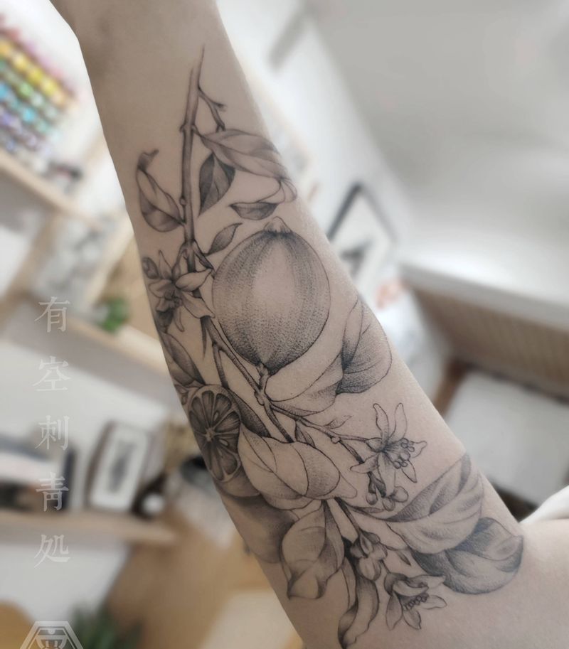 柠檬纹身图片_手臂点刺欧美写实纹身图案