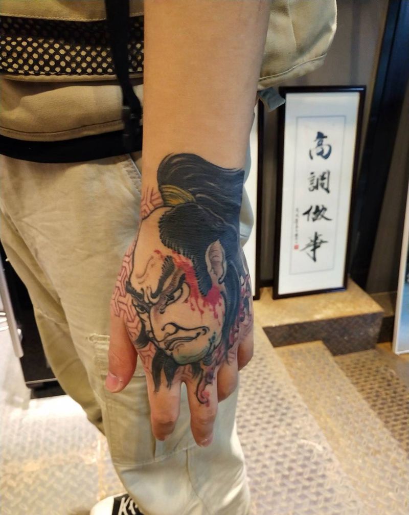 生首纹身图片_手部纹身图案