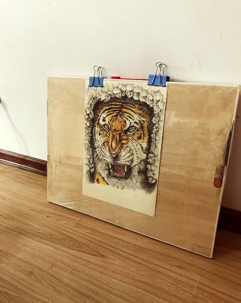 石头缝里蹦出来的老虎纹身图片