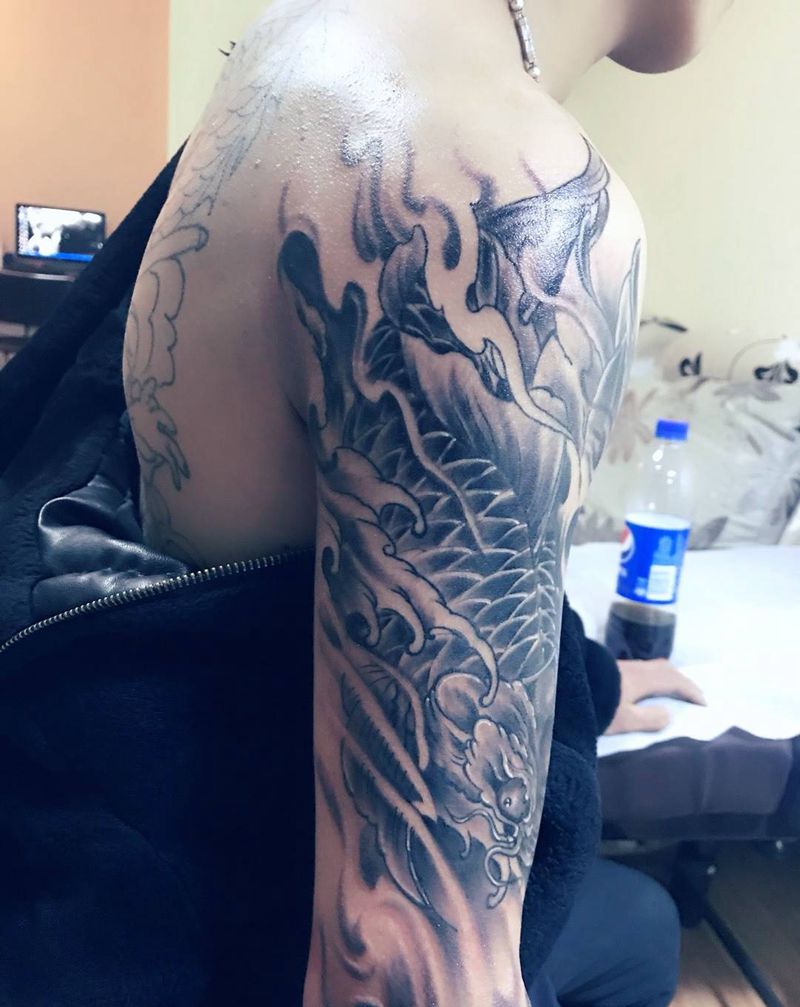 大臂锦鲤纹身图片