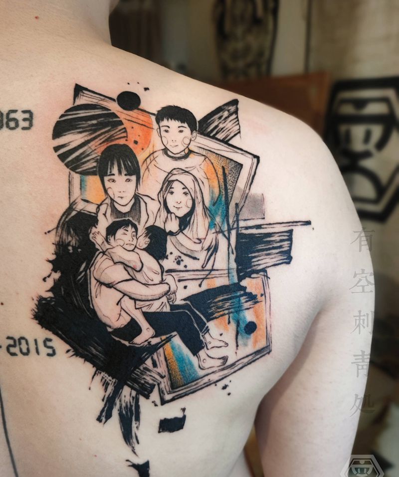 一家人纹身图片_背部水彩纹身图案