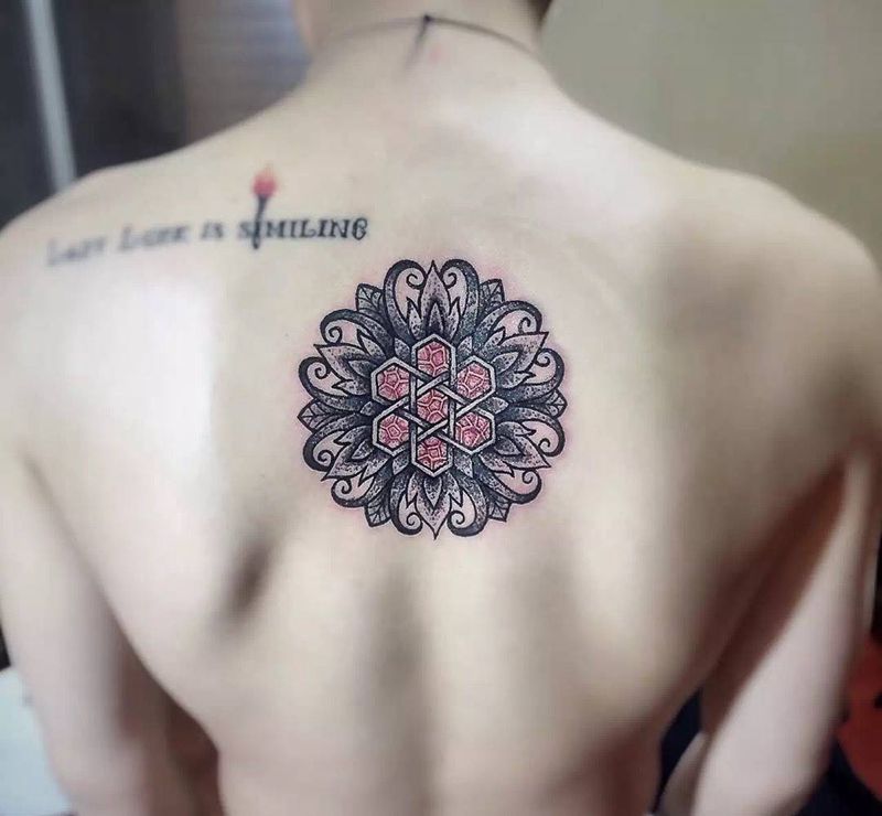 点刺梵花纹身图片