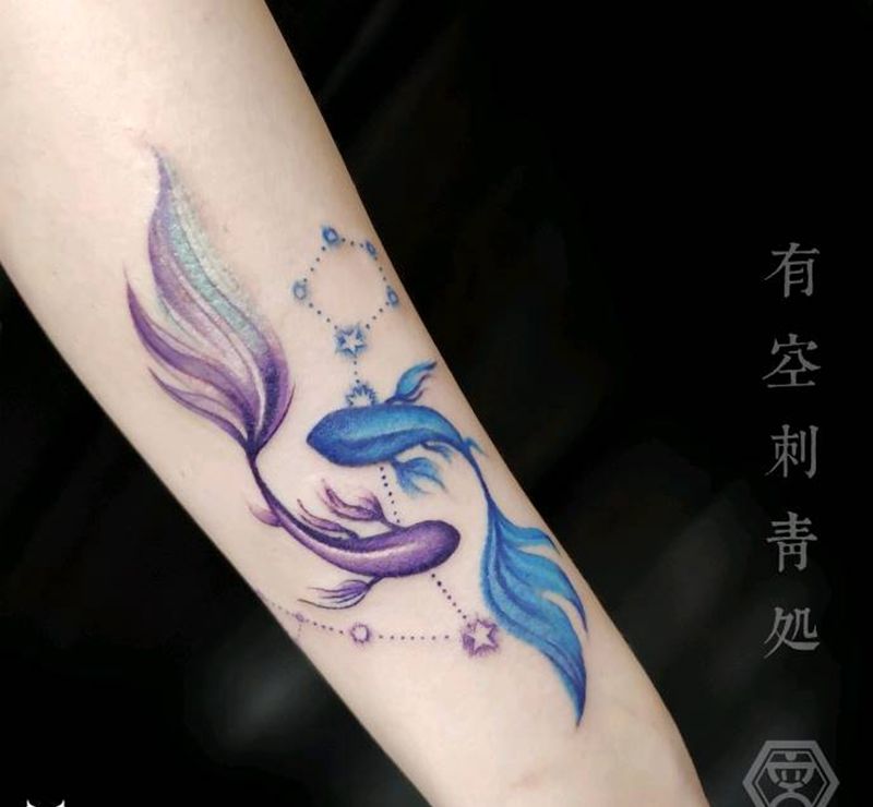 双鱼♓纹身图片_手臂水彩纹身图案