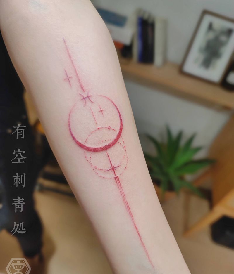 红月纹身图片_手臂几何纹身图案