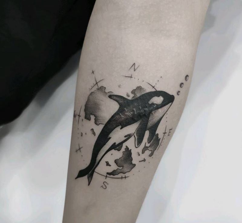 虎鲸盖疤纹身图片_手臂几何点刺纹身图案