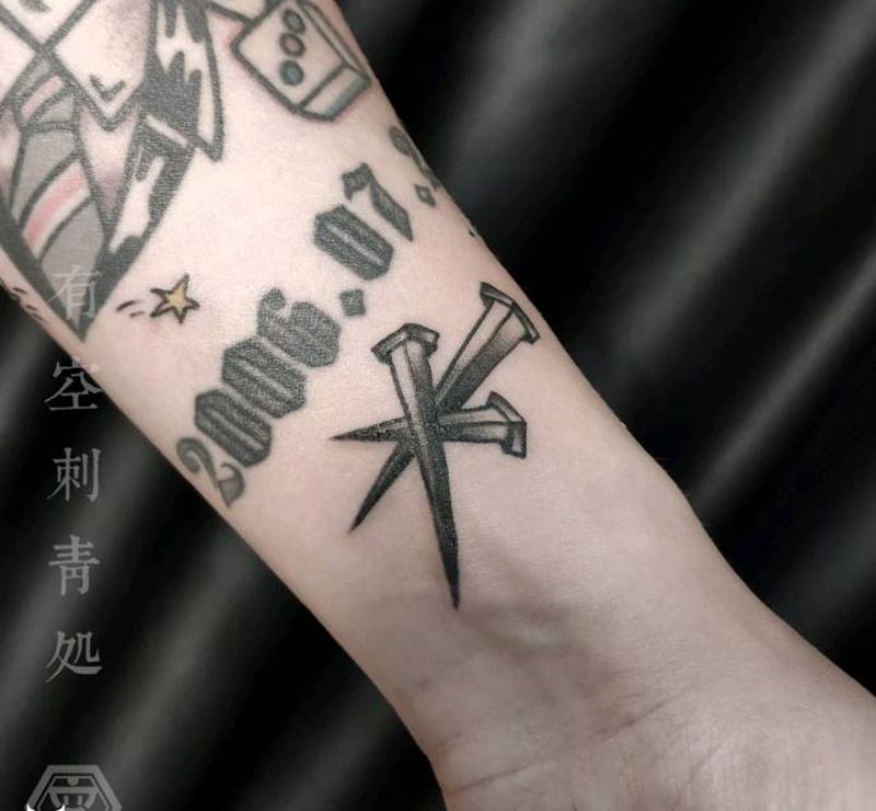 大头钉纹身图片_手臂Old School纹身图案