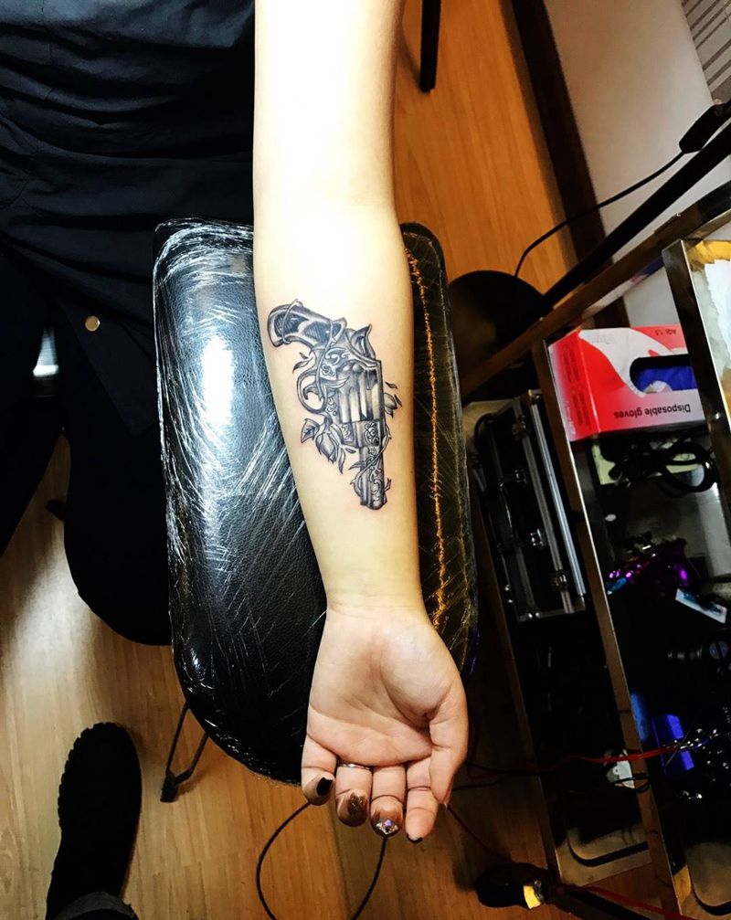 小手枪纹身图片