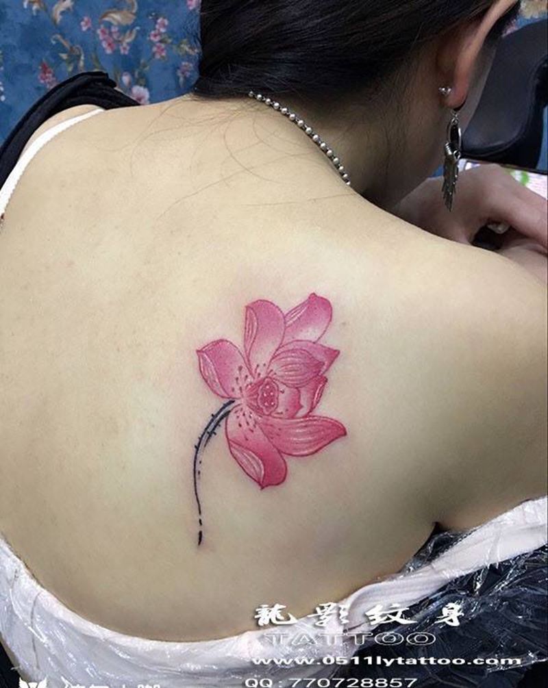 荷花纹身图片