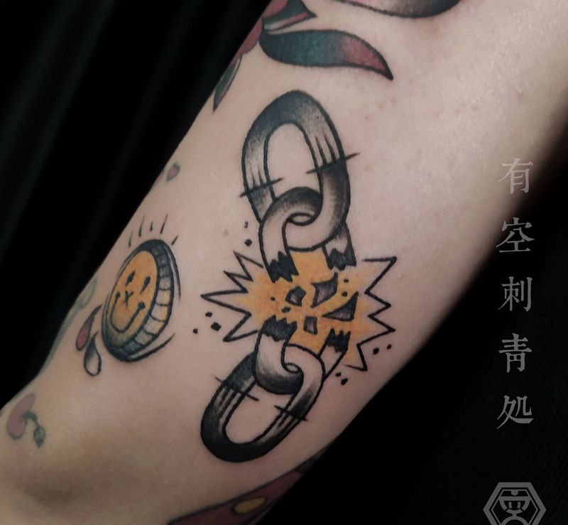 挣脱枷锁纹身图片_手臂Old School纹身图案