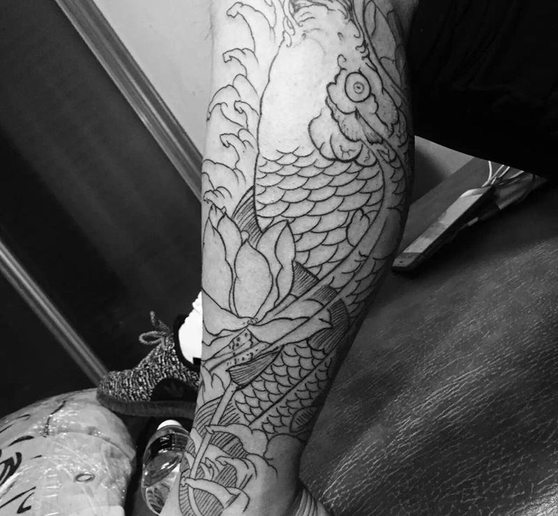 小腿鲤鱼纹身图片