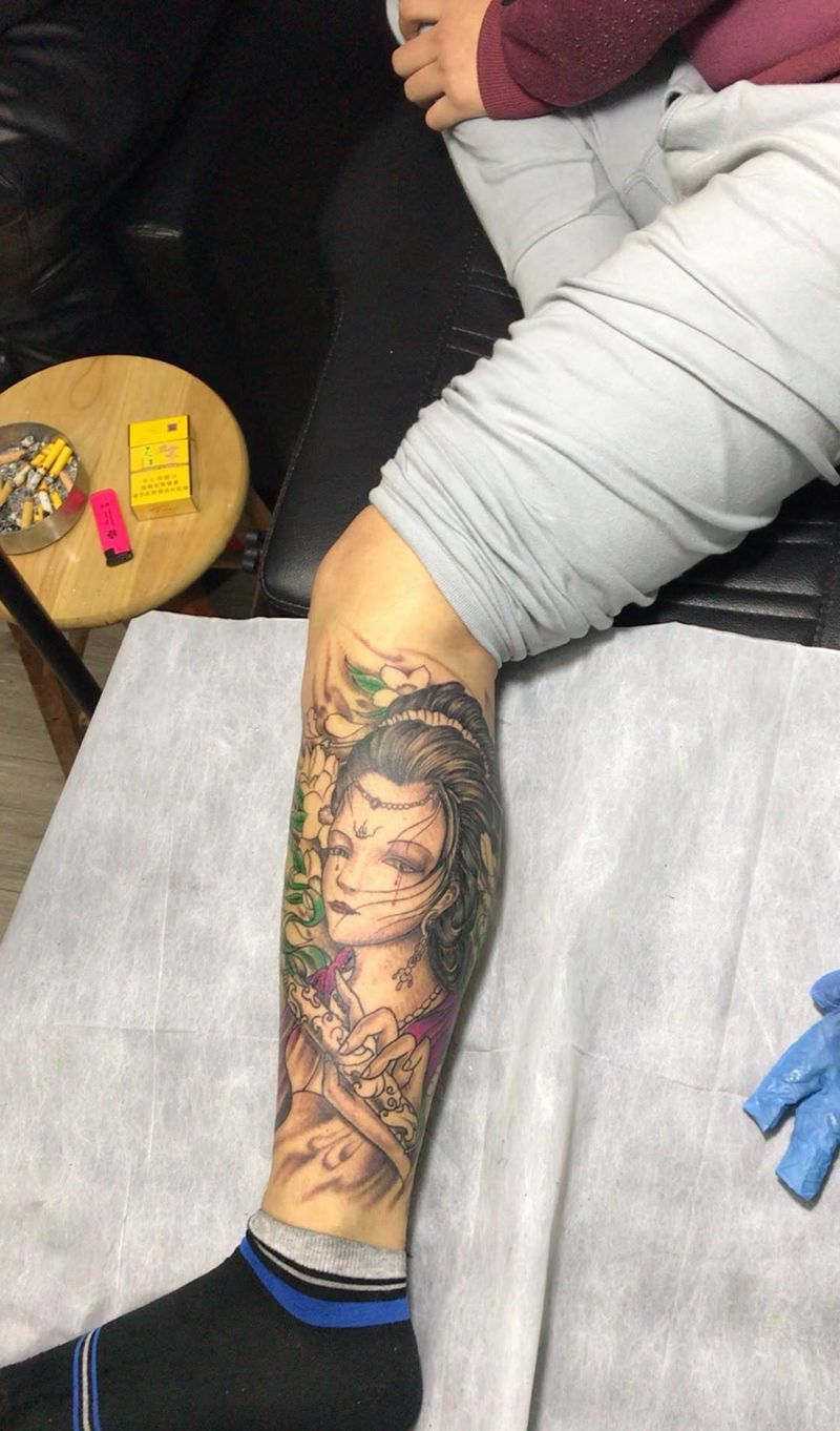 小腿艺妓纹身图片