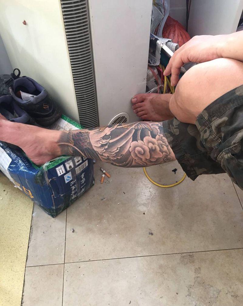 包小腿鲤鱼纹身图片