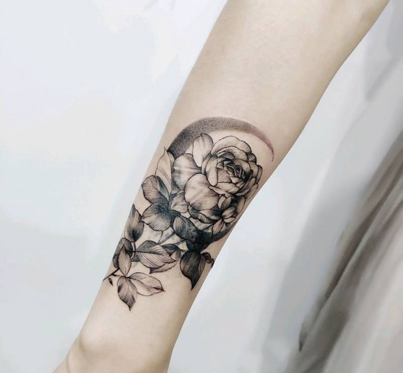 花卉遮盖纹身图片_点刺纹身图案