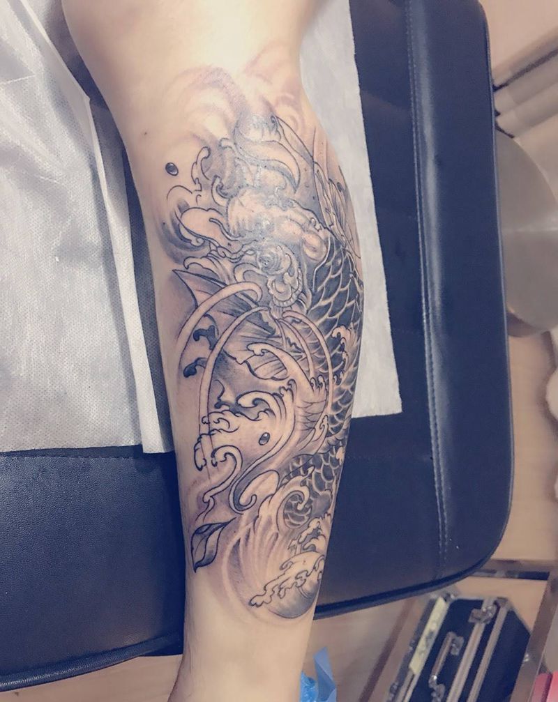 小腿锦鲤纹身图片