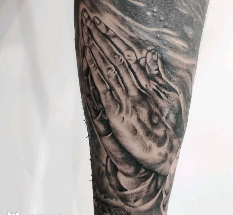 祈祷之手纹身图片_欧美写实纹身图案