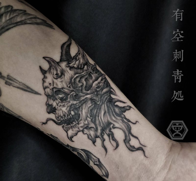 头纹身图片_手臂点刺纹身图案