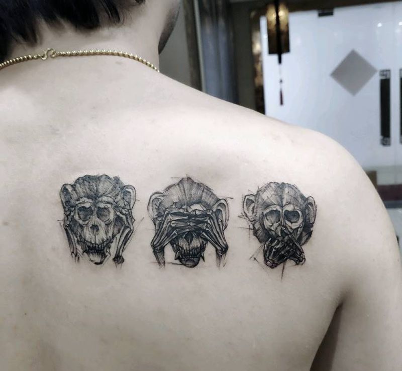 三不猴纹身图片_背部点刺纹身图案