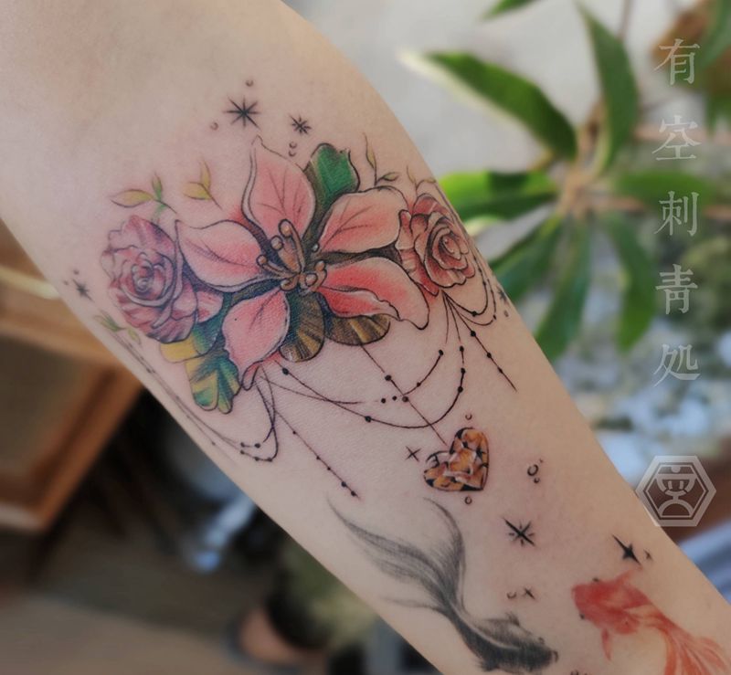 花纹身图片_手臂水彩纹身图案