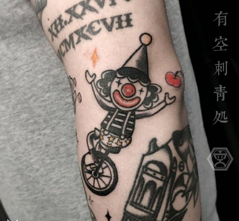 小丑纹身图片_手臂Old School纹身图案