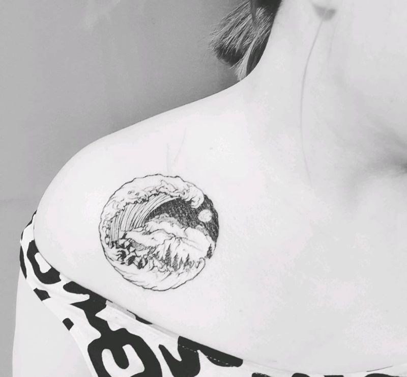 月黑风高纹身图片_胸部清新成品手稿纹身图案