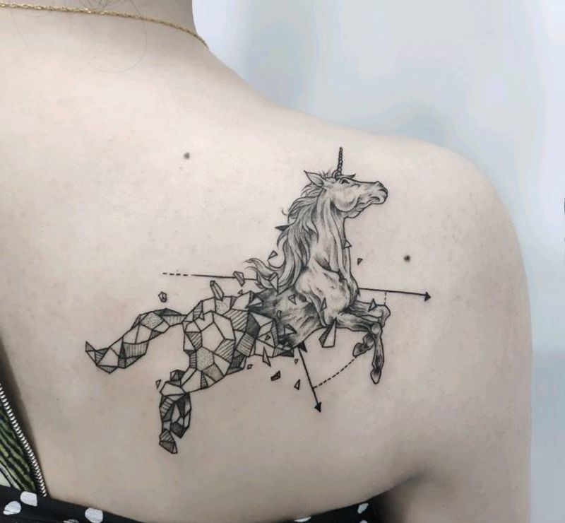 情侣几何独角兽纹身图片_点刺几何纹身图案
