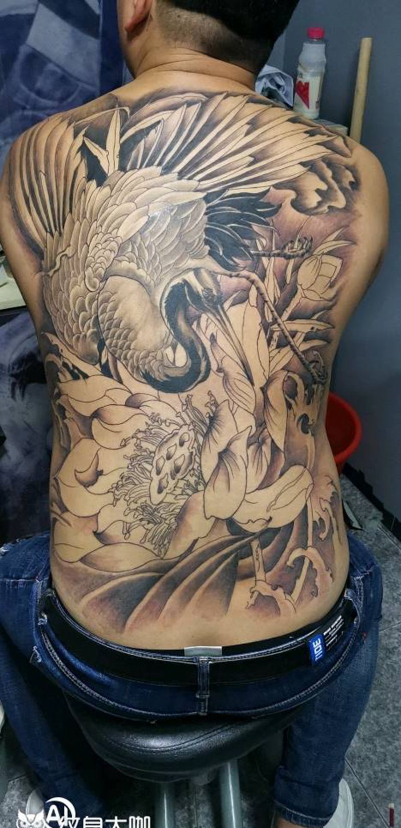未完成纹身图片_背部纹身图案