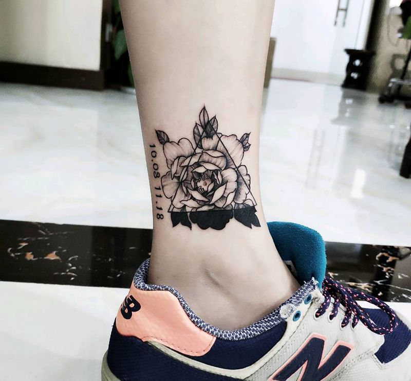 花朵遮盖纹身图片