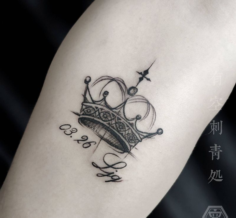 Crown纹身图片_手臂几何纹身图案