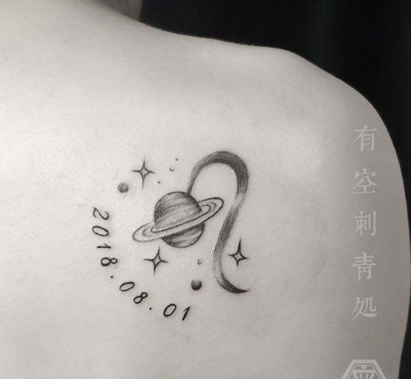 狮子座星球纹身图片_肩部点刺纹身图案