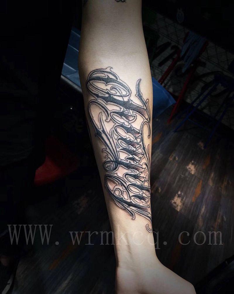 哥特花体字纹身图片