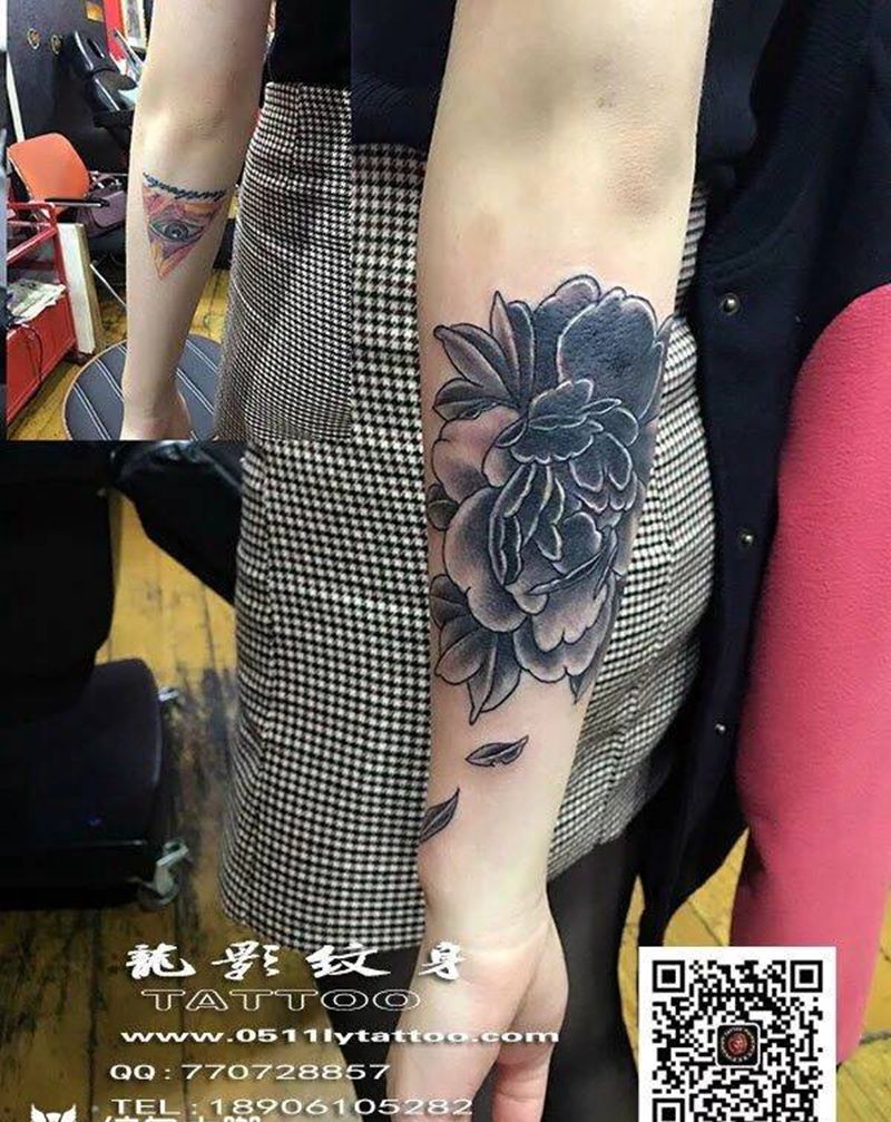 一个盖图一个改图纹身图片