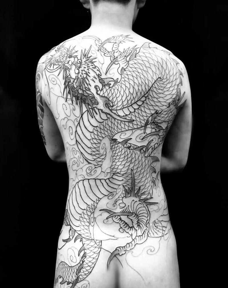 满背基础线纹身图片