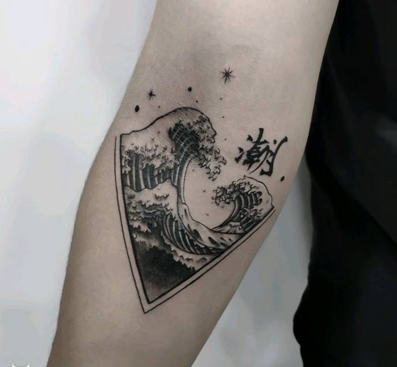 浪潮遮盖纹身图片_手臂几何点刺纹身图案