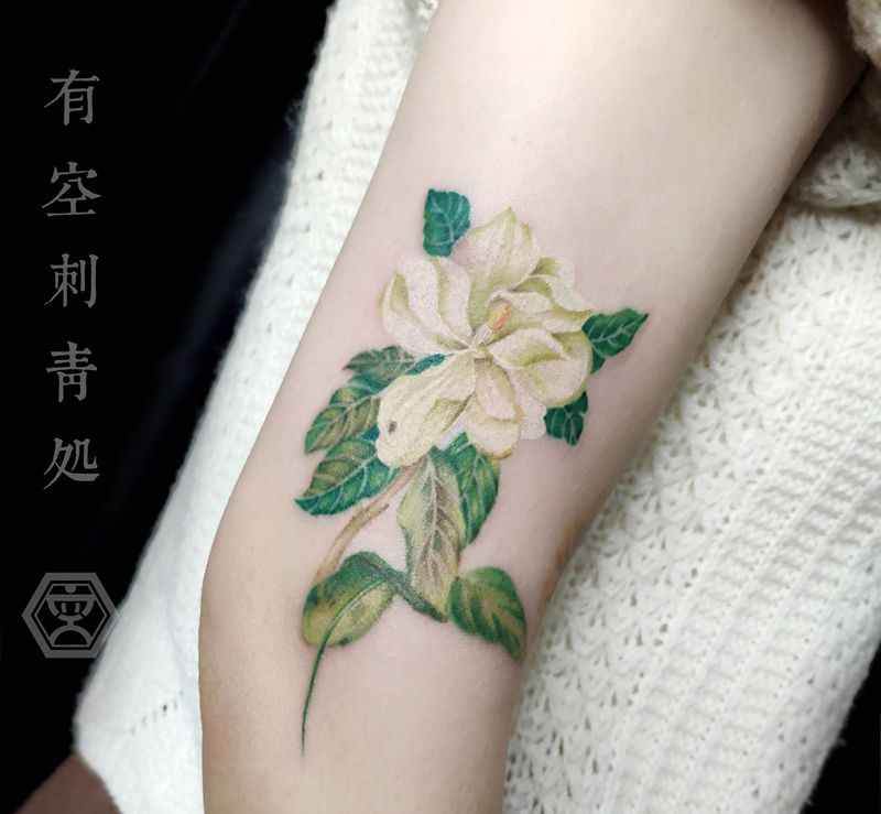 栀子花纹身图片_手臂水彩纹身图案