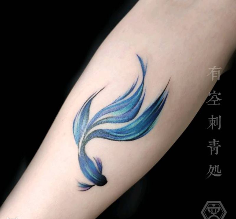 斗鱼纹身图片_手臂水彩纹身图案