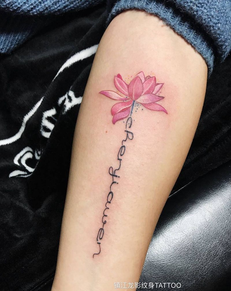 荷花字母设计纹身图片