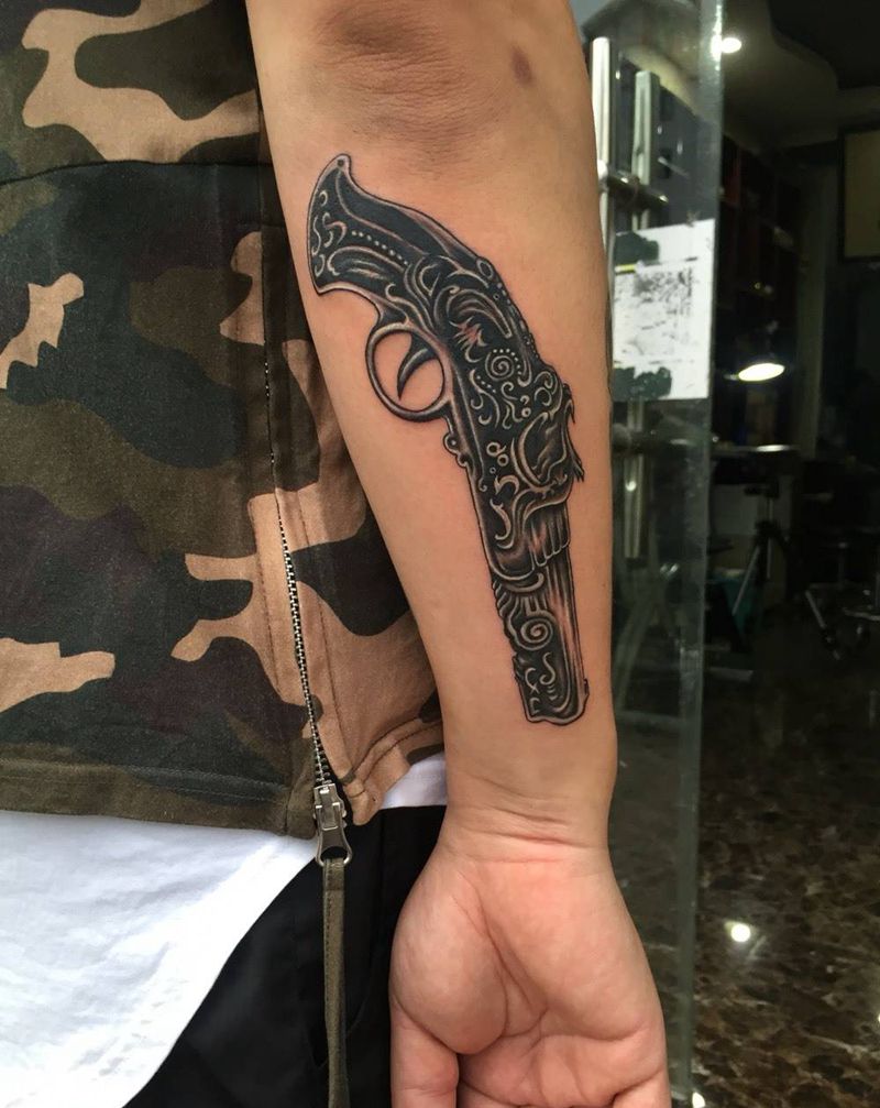 复古手枪纹身图片