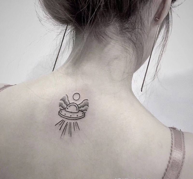 小飞碟纹身图片