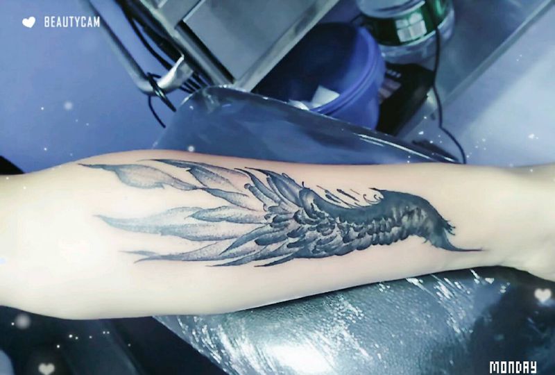 翅膀纹身图片