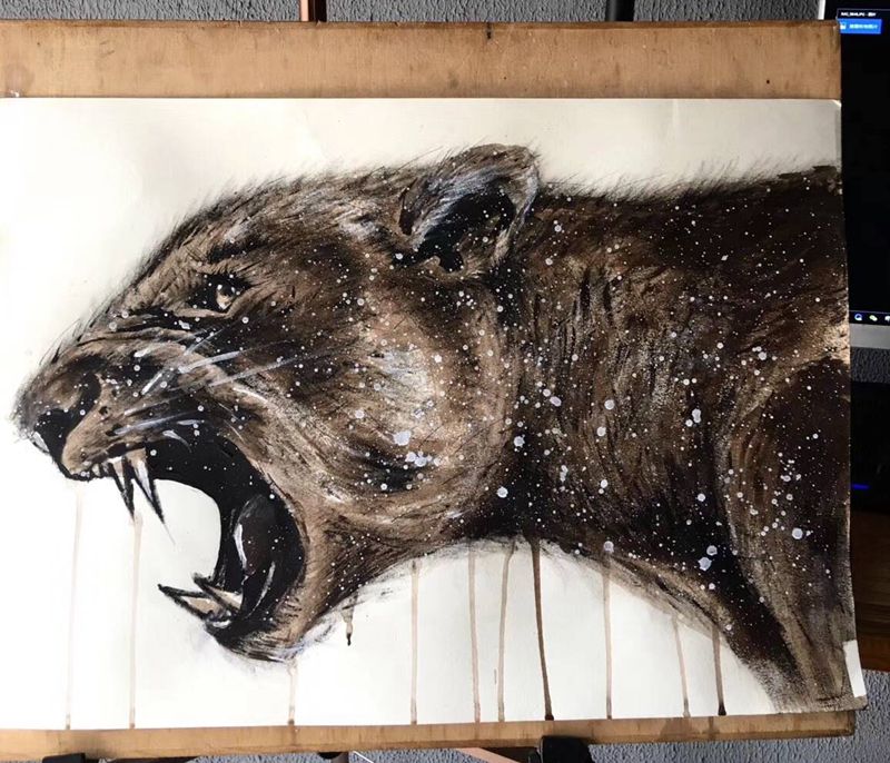 母狮子纹身图片_背部纹身图案