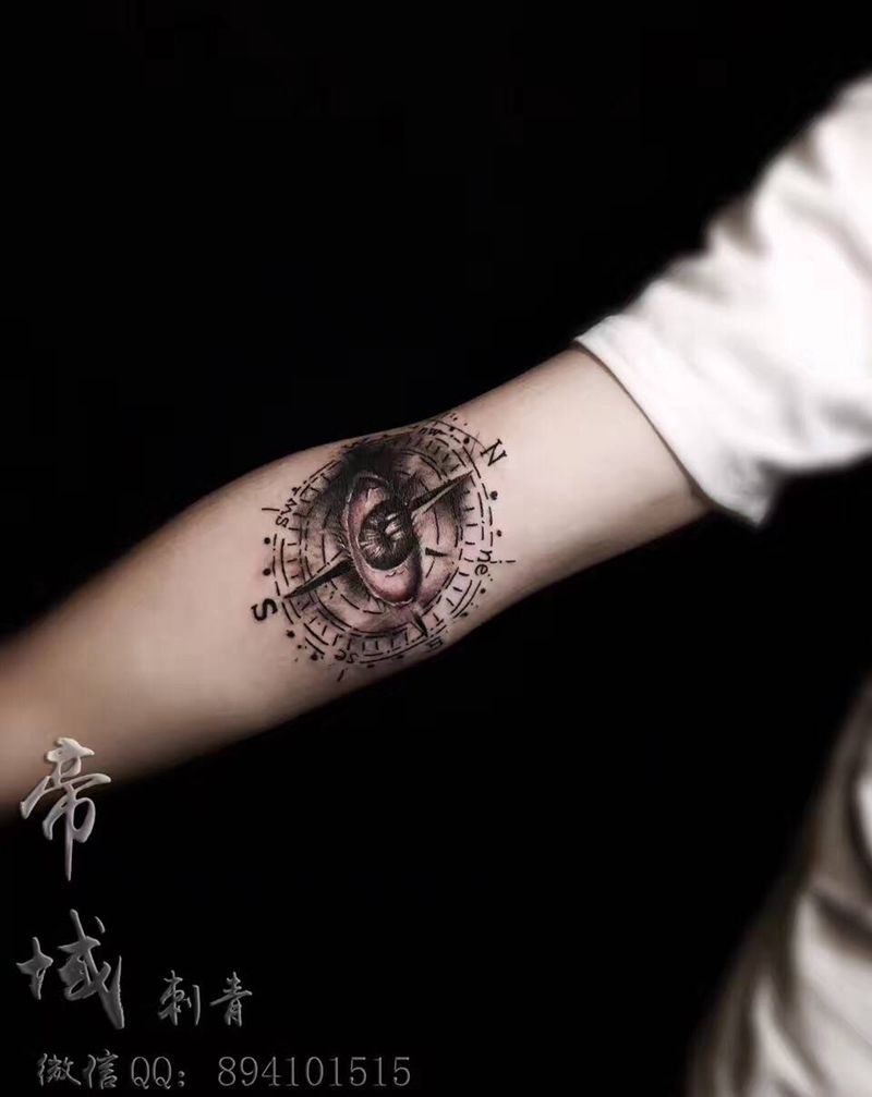 指南针纹身图片_手臂纹身图案