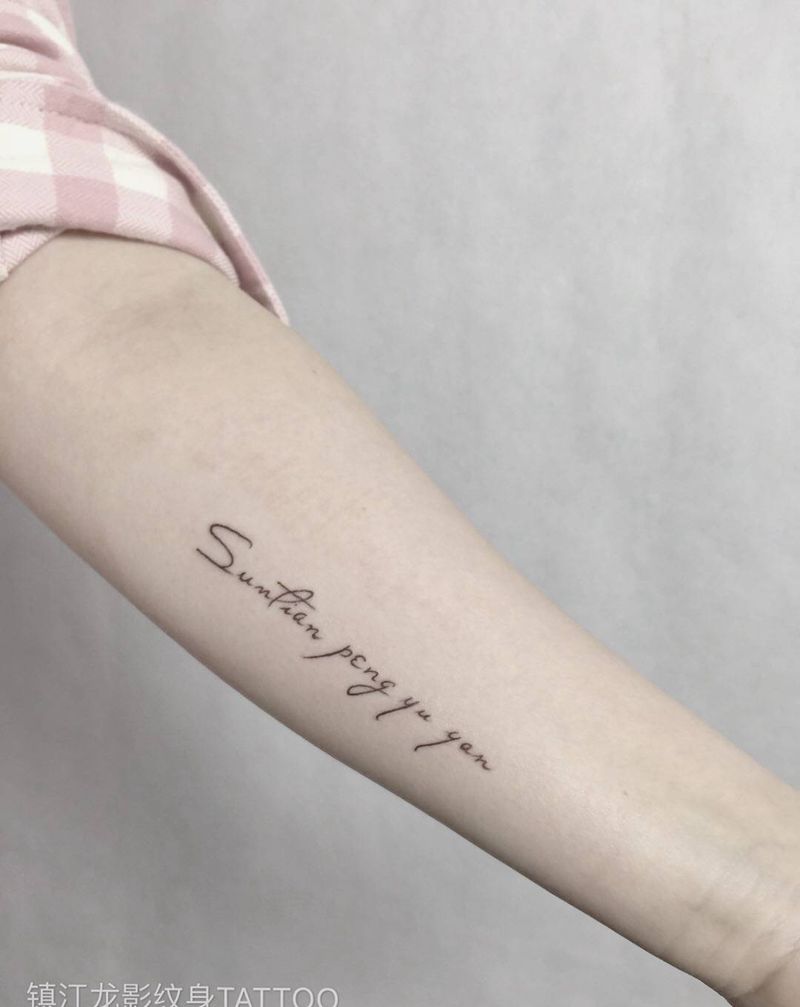 小字母纹身图片_手部纹身图案