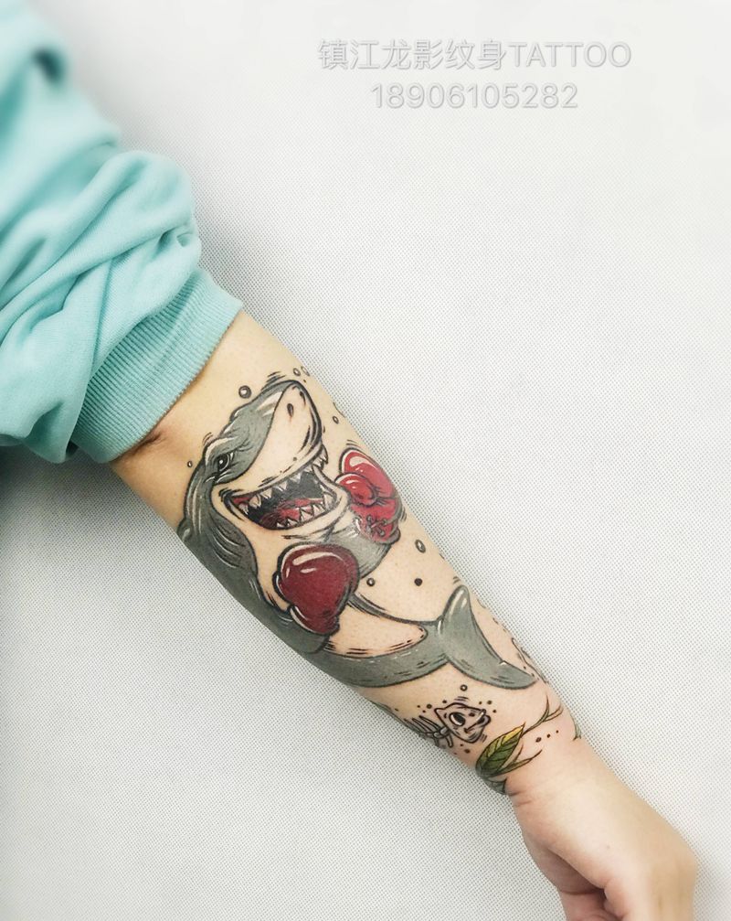 大鲨鱼纹身图片_手部Old School纹身图案