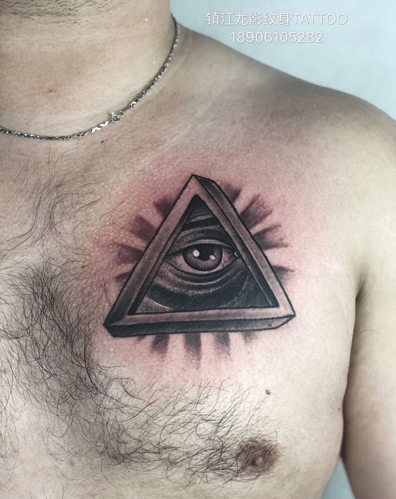 上帝之眼纹身图片_胸部欧美写实纹身图案