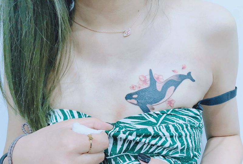 鲸鱼遮盖。纹身图片_胸部New School纹身图案