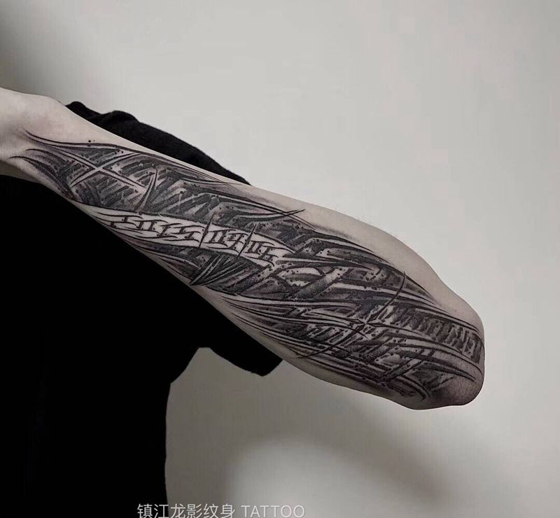 暗黑字体纹身图片_手部花体字纹身图案
