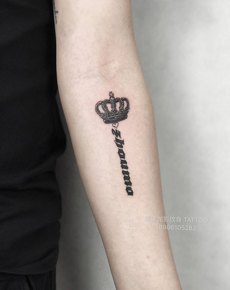 父爱如山纹身图片_手部花体字纹身图案